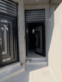 ياالله 
دار بناء حديث ملك صرف زراعي 
المساحه ١٢٥ متر كما موضح بالفديو 
صاله وغرفه وكندور ومطبخ وصحيات وحمام 
العنوان طهمازيه خلف حلويات قصر الشام 
السعر ٩٠ وبيه مجال قليل جدا 
***********
