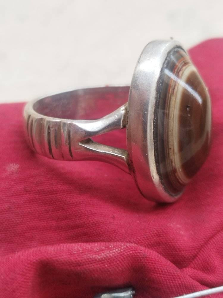 خاتم سليماني دهن ودبس معروف للجادين في مجال الاحجار ملاكط الحجر مخدوم تاخذه تفحصه تراوي اي شكال يتبدل للمحبه والجذب وعقد السان وتسهيل الامور باذن للمهابه والوجاهه باذن الله تعالئ خلاف كلامي يبدل بغيره السعر 100الف قفل مع الختم وتوصيل للاستفسار *********** الميمونة, ميسان
