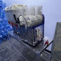 للبيع مكينه شربت شغاله ومال الازبري شغاله بس ناقصه غاز يمكن الاستفسار ...