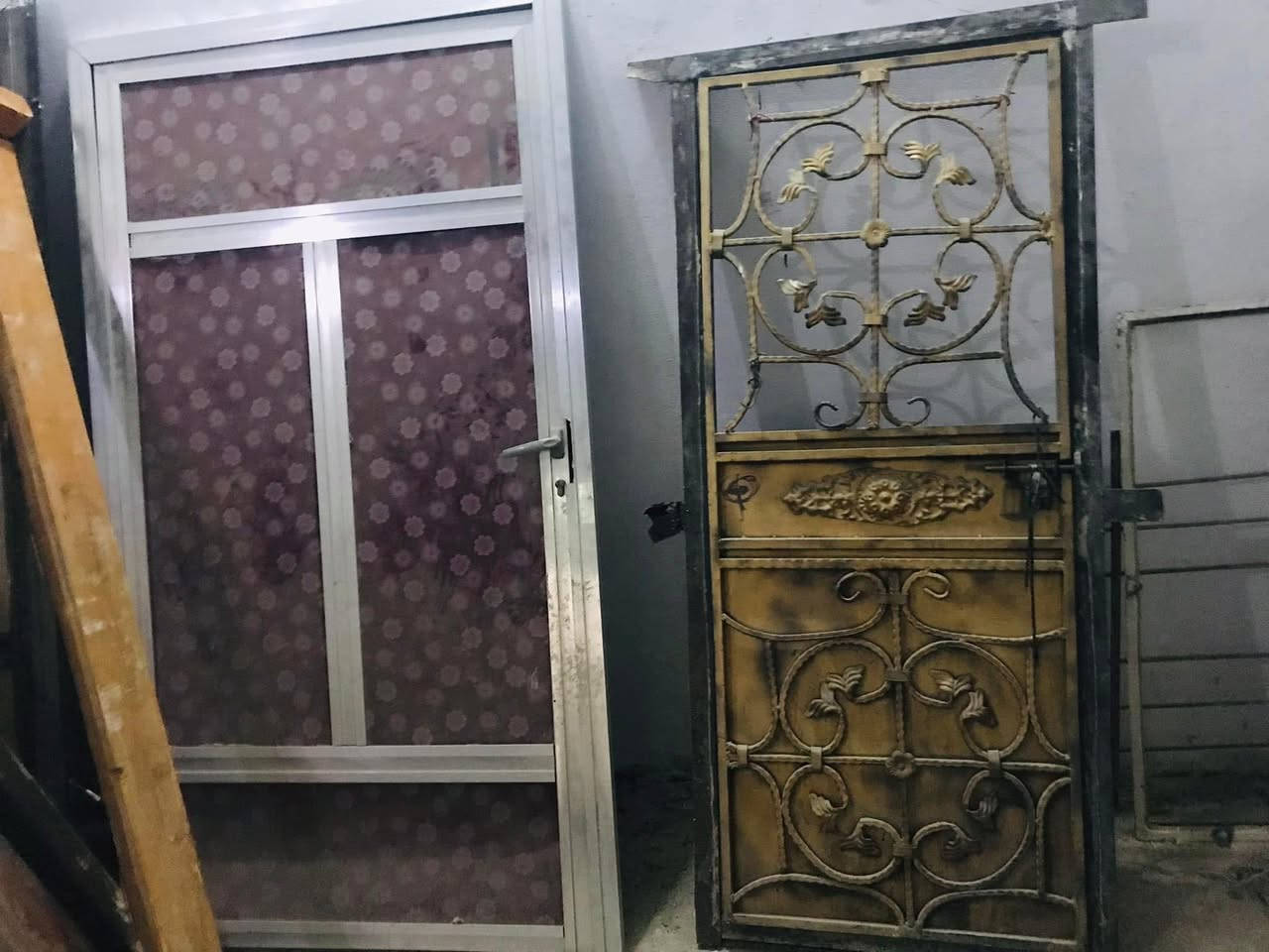 بسم الله الرحمن الرحيم
متوفر في سكله التساهل 

ابواب شارع سلايت وباب عادي 

شيلمان بلجيكي 

ابواب خشب صاج مستخدم 

ابواب حديد 

ابواب المنيوم 

شبابيك بيسي 

شبابيك حديد القديم 

مججرات درج حديد

العنوان الموافقيه شارع الرائدة               
***********ابوفايز

***********فايز
