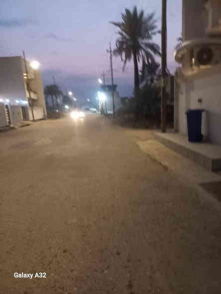 السلام عليكم قطعة أرض للبيع مجمع الشواطى 
مساحه 300 متر واجهه 30 نزال 10 مجمع متكامل من كل الخدمات كهرباء ماء شوارع تبليط هدؤء تام وناسهه الطيبه مكانهه على الشارع الرئيسي وليس فرعيه  السعر 150 وبيهه مجال قليل الأتصال على الرقم *********** بي واتساب
