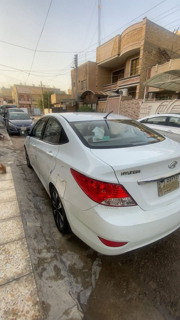 سلام عليكم سياره أكسنت موديل 2012 /سياره خير من يم الله (سونو موجود ضربتها قبق البانزين) سياره تدفئه تبريد خير من الله  حداديه تخم تاير كله جديد دواخل حلوه سعر ٩٩ وبيها مجال العنوان(بغداد الشعب ) مامتوفر بل فيس رقم ***********
