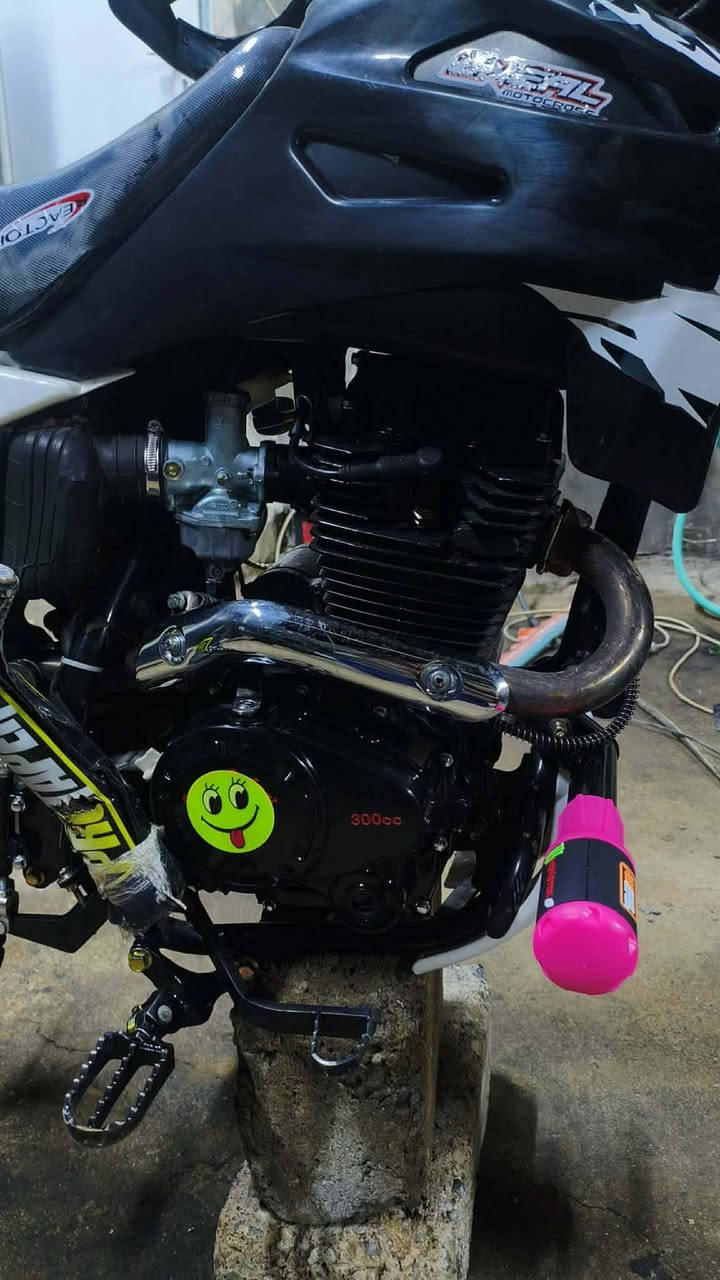 قفاز كاويار موديل 25 محرك كير شرط شلعه ومعدل نار صارله شهرين من مشدود السعر مليون وميه وخمسين وبي مجال شي قليل شراي اتصل وبيك خير ودلل ***********
