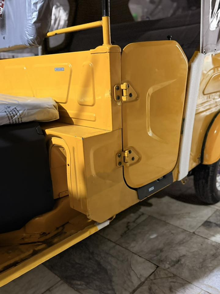 تكتك للبيع مديل ٢٠٢٢كفاله عامه ما عده شويه فوك الجمالغ الخلفي مشر عليه مكاني كربلاء أوراق البغدادي مكفوله للترقيم  الاستفسار ***********. السعر ٧٣٠٠ وبيه مجال
