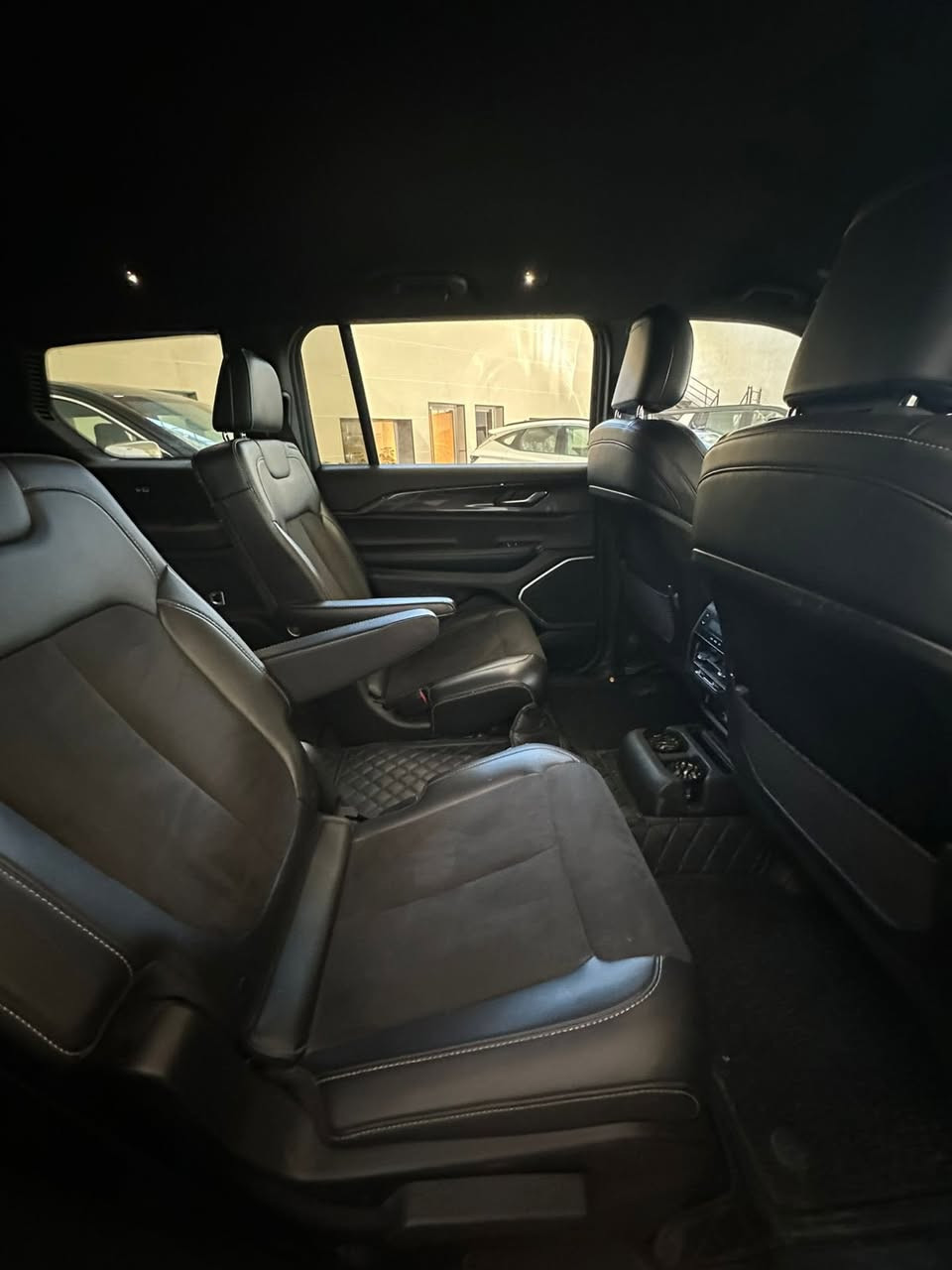 سلام عليكم اخواني واخواتي العزاء سياره جيب موديل 2022 وارد امريكي حادث جاملاغ و بنيد السياره جديده بمعنه الكلمه ماشيه                                66الف سياره بسامينه هزه جديده ارقام جدد سنويه بسمنه السياره جواها تخم تاير جديد صدر امامي خلفي  كير مكينه كفاله بحالت الوكاله 
المواصفات
رادار امامي رادار خلفي رادرات جانبيه+مري هيتر سياره تحديد مسار وقوف ذاتي كير ماوس 4كراسي تدفه و تبريد+جلد السياره 7راكب +تبريد 3قطع باب خلفي كهرباء سياره بصمه تشغيل عن بعد+كراسي خلفيه منفصل vip اربع بيبان دخول ذكي 
السعر 245ورقه بيها مجال شي بسيط 
للستفسار علا هاذا الرقم/***********
