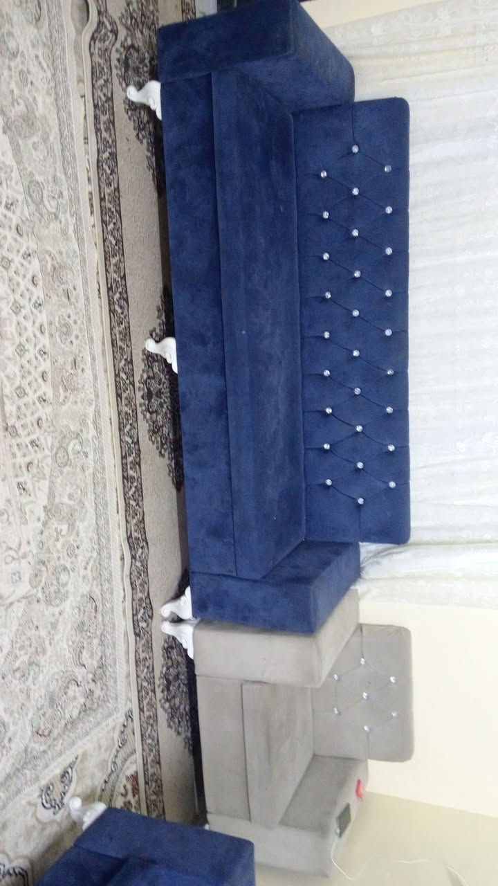 قنفات ويه الميز للبيع 250وبيهن مجال مامتواجد بلفيس***********
