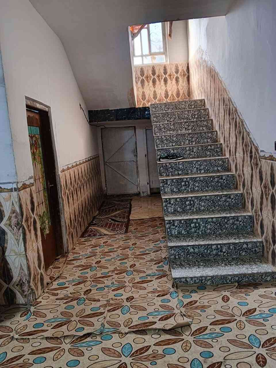 الدار للبيع المساحه 185متر طابو زراعي سند 25 الموقع حي السجاد مقابل سيد جواد شارع حسين أبو الدهن غرف نوم ثنين وحده فوك وحده جوه ستقبال وصاله ومطبخ مجمع صحي السعر 50 بي مجال 
بناء بلوك السقف شيلمان البيت نضيف جدا 
أي استفسار إتصال على الرقم التالي واتساب ***********
أو مراجعة مكتب ابو زهراء التميمي شارع المواكب مقابل حسينية الخزرج الخاص مفتوح
