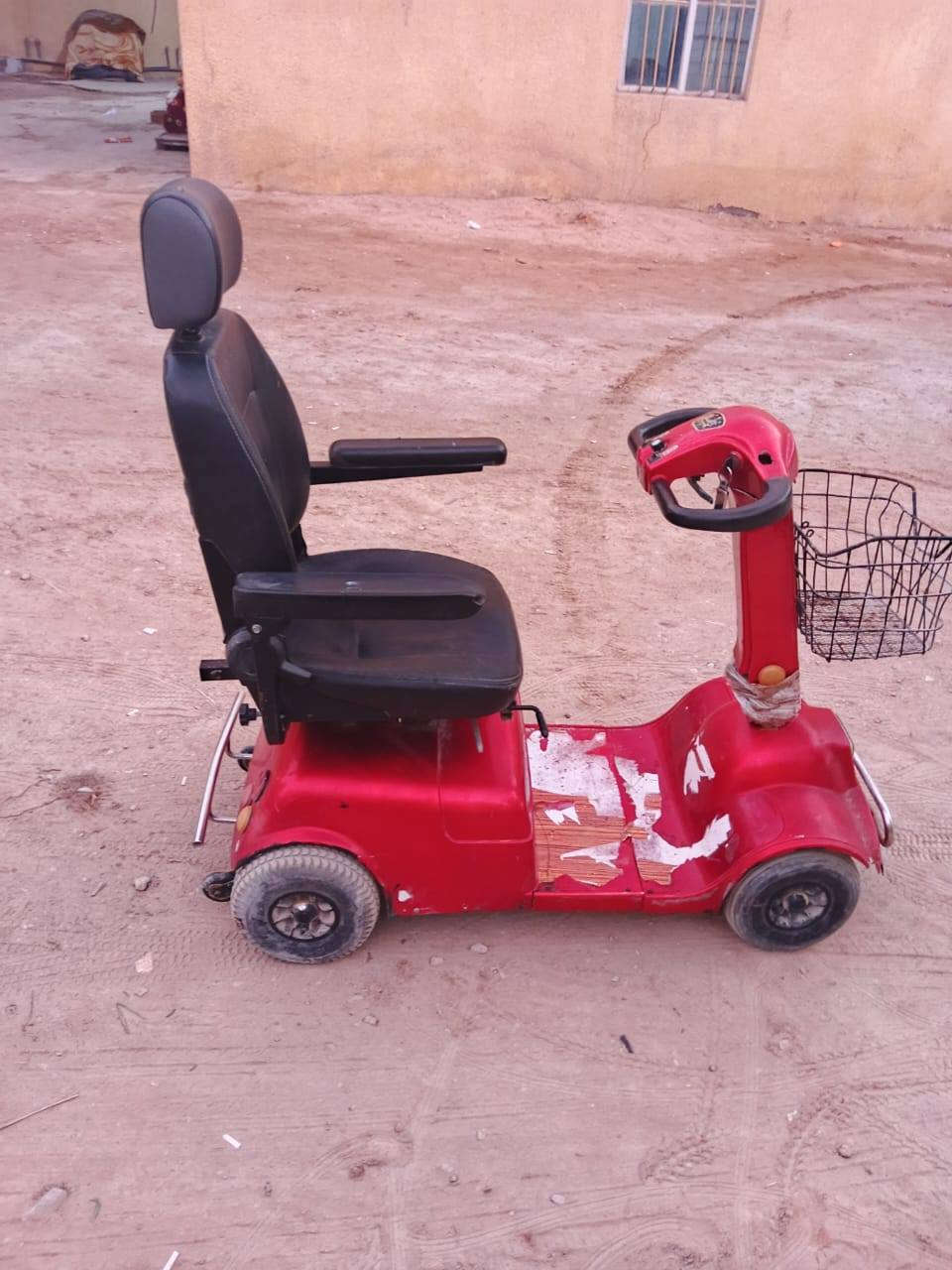 سكوتر شحن مستخدم للبيع شغال يفيد كبار السن وذوي الاحتياجات الخاصة للاستفسار الاتصال على الرقم *********** بي واتساب ممتواجد ع الفيس
