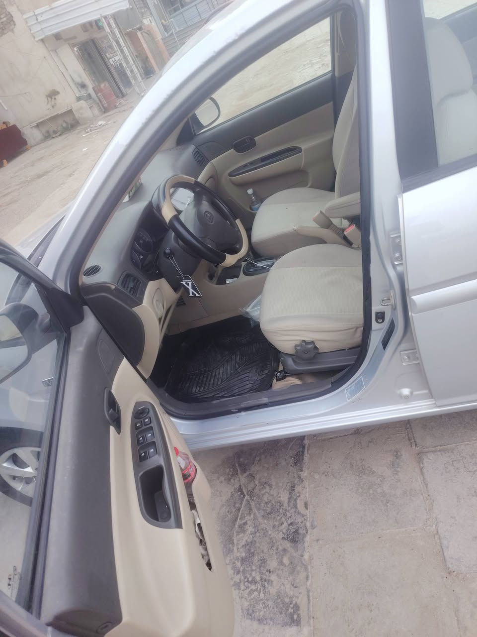 السلام عليكم
اكسنت ٢٠١١ خليجية داخل بيجي سيارة علة ايدي نضيفة
وجاهزة من كلشي رقم بغداد  انكليزي هزة جديدة  مكينة ١٦٠٠.
بيهة بل داير مال جاملغ الخلفي شوي صبغ  مكانهة بغداد
الاستفسار *********** 
***********
