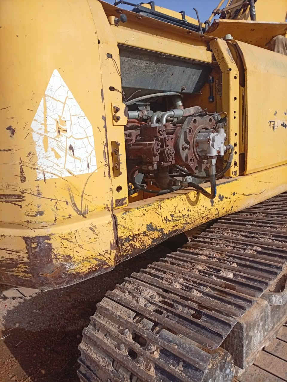 سلام عليكم حفاره كوماتسو لبيع داش سفن الحجم ٢١٠ الشاي يتصل  *********** مراوي  تريله كلاب يرهم
