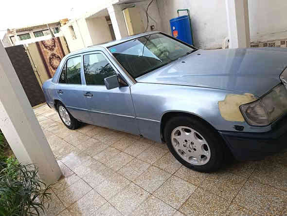 السلام عليكم للبيع مرسيدس دب حجم ٣٠٠ موديل ٩١ رقم انبار دولي مشروع وطني بأسمي محرك ٢٥٠٠ vvt
مكفوله من الظربه مصبوغه عام كير محرك مكفول
داخل نظيف جدا حداديه كهربائيات كلها شغاله قواعد دبلات بس جهة السائق بيه تصليح بصيط
العنوان واسط قضاء الزبيدية /السعر ٥٣ ***********/0700623557
