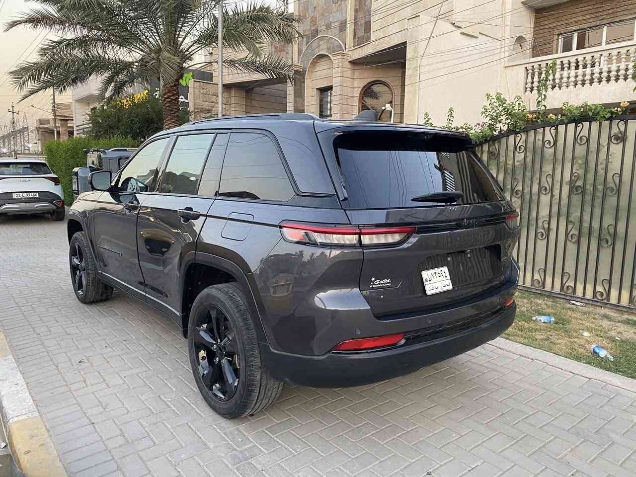 جيب شيروكي لمتد موديل ٢٠٢٣
داخله بكتاب شهداء حادثها بنيد وجاملوخ

جيب شيروكي بلاك لمتد ٥ راكب ماشيه ٢٠ الف

سيارة فول مواصفات 
كشنات كهرباء وتدفئه تبريد وميموري 
داخل جلد ابيض اصلي
بانوراما
بردات ابواب
جنطه كهرباء
تحكم ستيرن 
قيادة ذاتية 
٥ كامرات
المرآه الداخليه كامره
اربع رادارات
حساسات امامي خلفي 
نقطة عمياء
مانع تصادم
وضعيات قيادة 
تحديد مسار 
ويل كب اسود 20
رقم بغداد 
***********  //  *********** مصطفى
