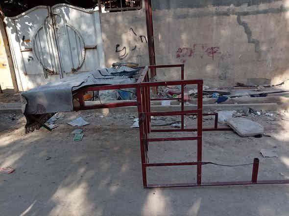 قمرية للبيع نضيفة السعر 60 وبيه مجال بغداد مدينة الصدر شارع الداخل للاتصال ***********
