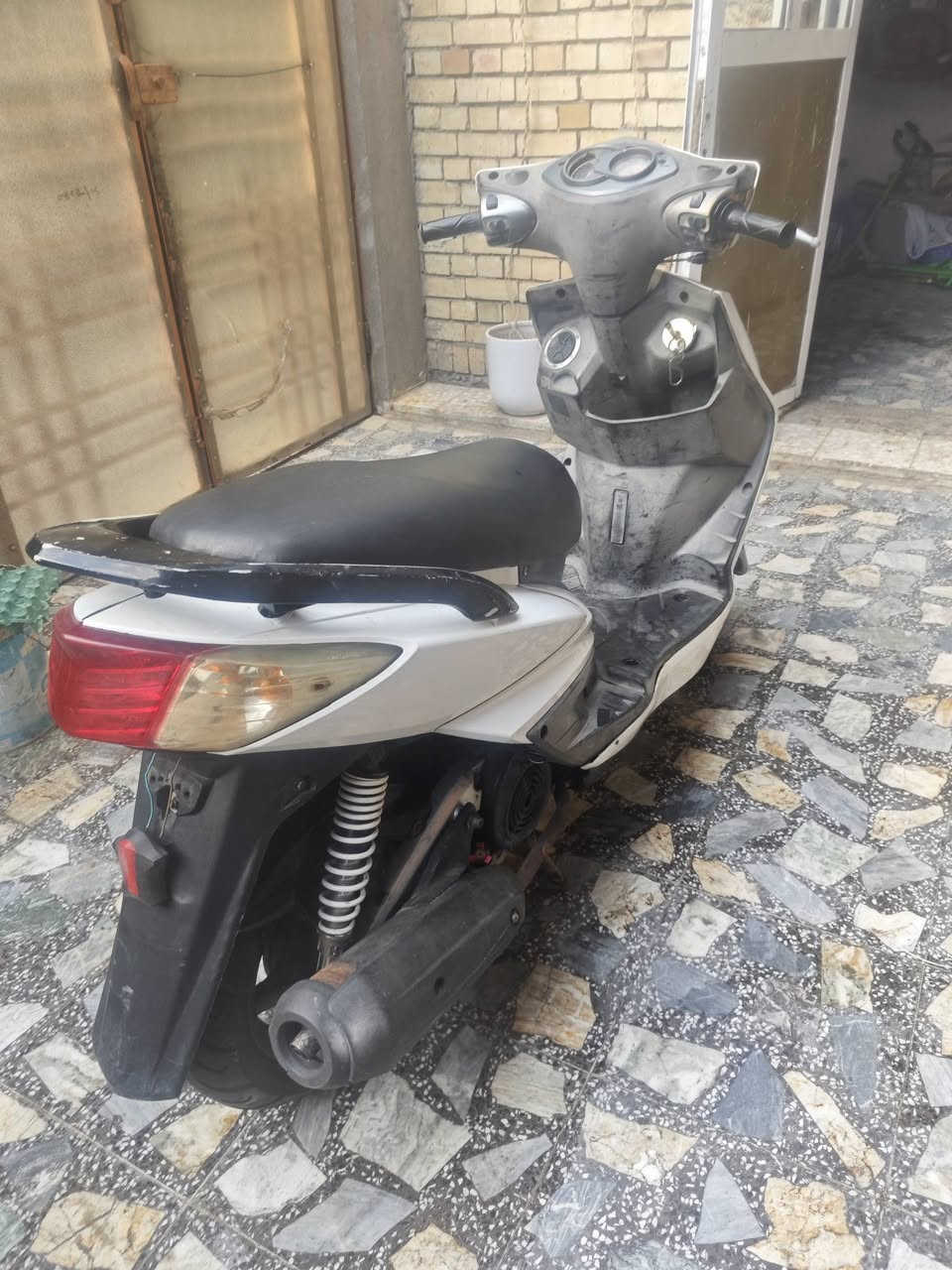 السلام عليكم سكنس فحل كابريتر للبيع أو مراوس حسب القناعةمكينة خرسة لاتنقيص لاتبخير لا نضوح نكرة بكل وقت نقص فقط دشبول  باقي كلة شغال  السعر 600وبيهة مجال مكاني بغداد مدينة الصدر  رقمي ***********
