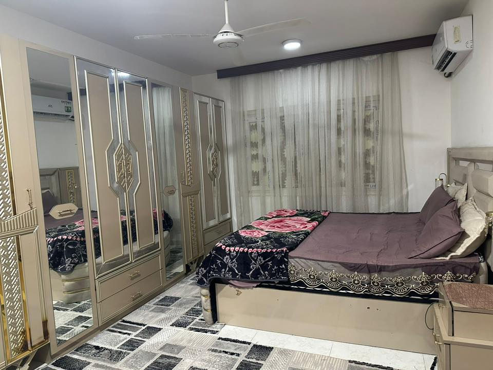 اغراض شقة للبيع 
تخم قنفات 
لونين 
كل واحد منهم 
٢ كبار 
وحده وسطيه  اثنين كراسي 
القنفات 
كل واحد بيهم ب٧٠٠
/ تم البيع 
 
غرفة نوم ٨ بيبان ب٦٥٠ /تم البيع 

غساله صحون  غير مستعمله ٤٠٠
غساله ملابس ٢٥٠
سبالت عدد ٥ / باقي ٢ فقط 
كلهن طنين 
الواحد منهم ب٤٠٠
كله جديد ونظيف
مابي اي ضرر 
تجون وتشوفون 
مجمع ريحانه / قرب بسمايه 
رجاااء الاسعار ثابته
واتساب ***********ت
