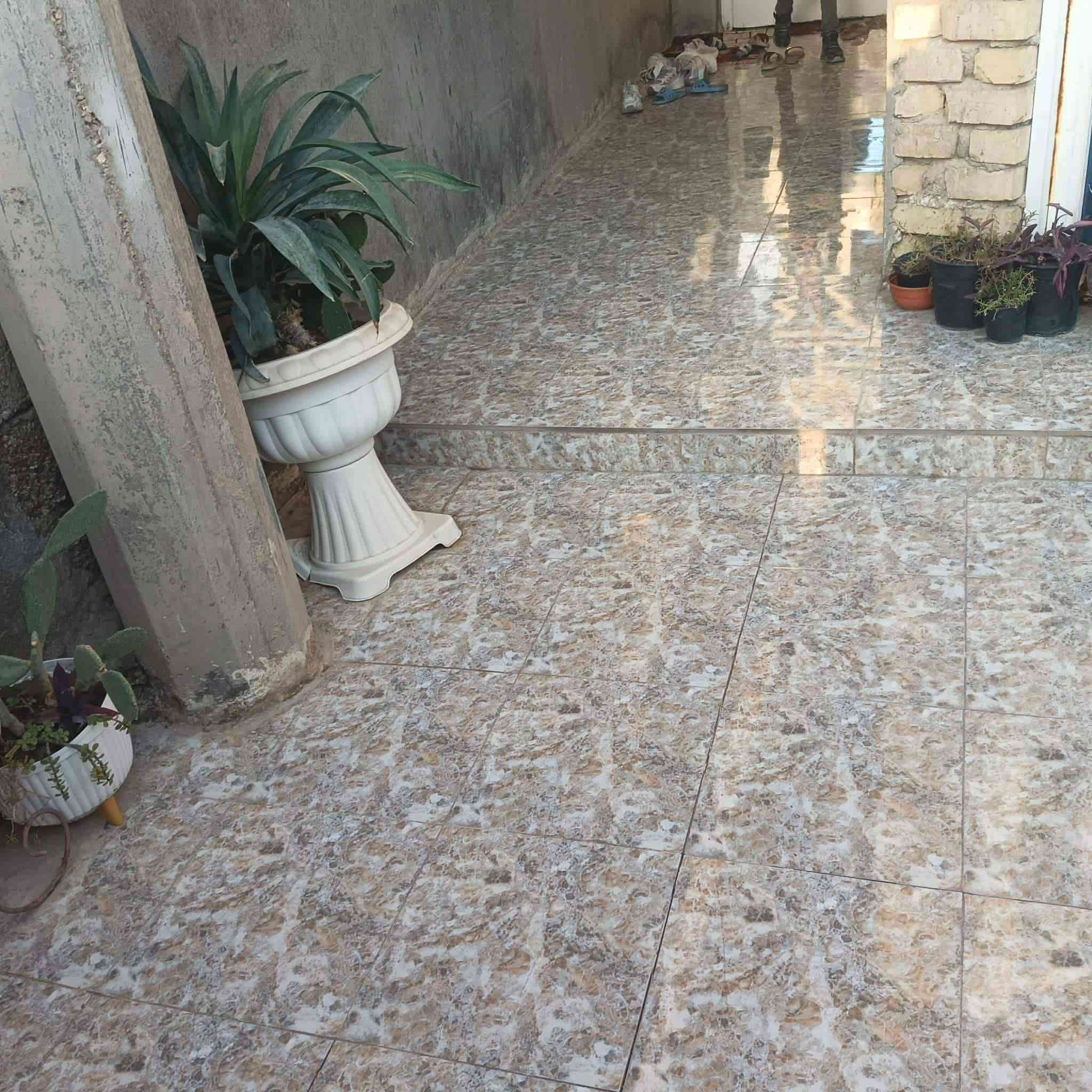 السلام عليكم ورحمة الله وبركاته 
📌

🏡 بيت للبيع

🕹️ الموقع: واسط العزيزية / منطقة الحي العسكري 
قريب على الشارع العام

🛑تفاصيل العقار:

🛑المساحة: 120 متر

🛑الواجهة: 6 متر

🛑 استقبال 
🛑 صالة 
🛑صحيات 
🛑مطبخ 
📐عدد الغرف: 3 غرف نوم

🏗️البناء: حديث

🎥 باقي التفاصيل داخل المنشور 

📞 للاستفسار:اكثر  يرجى مراسلة الصفحة خاص لطفاً 💫.


**إذا كنت صاحب هذا الإعلان وتريد حذفه لأي سبب، رجاءا أرسل رسالة إلى الدعم الفني**