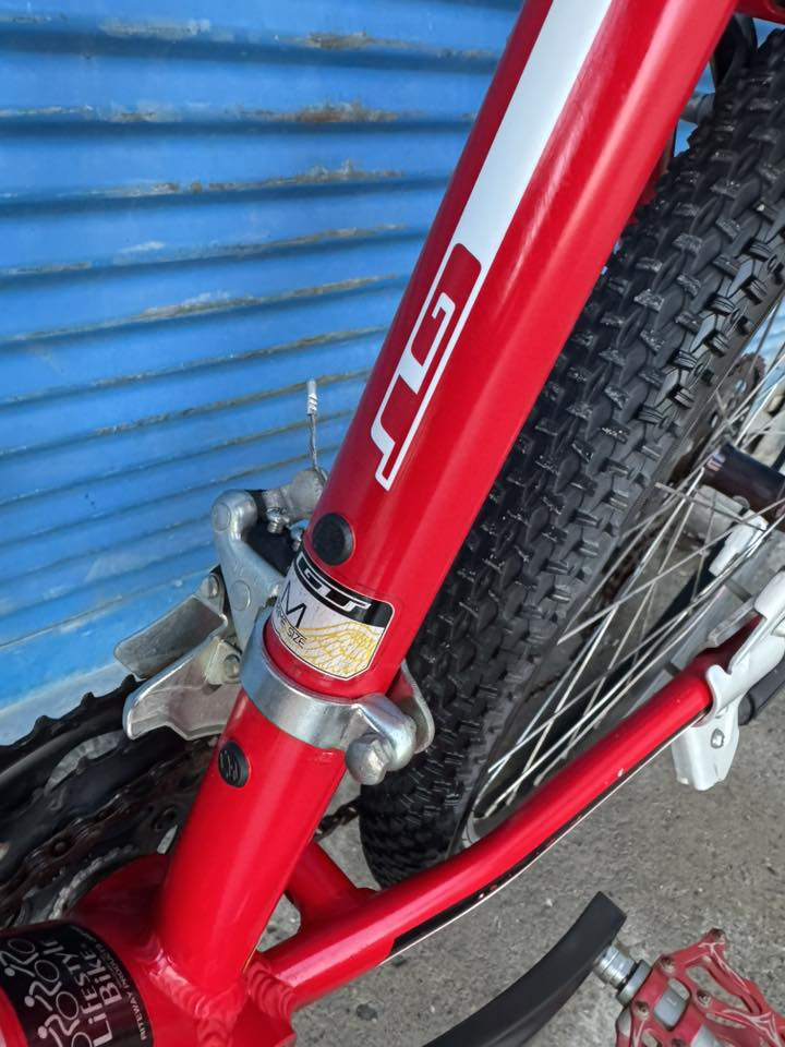 السلامً عليكم ً اخوانيً الغواليً ماركةً (GT) جبلي 
حجم 26 قياس M معدنه المنيوم سستم شيمانوا 
تورني 3/7 بدلات شيمانوا سحب دفع الدراجة عل وضع البلادي ختم واحد ونظافتها شوفت عينك 
سعرها 240 الف وبي مجال عنواني موصل تتوفر
خدمة توصيل لجميع محافظات العراق وتحياتي


**إذا كنت صاحب هذا الإعلان وتريد حذفه لأي سبب، رجاءا أرسل رسالة إلى الدعم الفني**