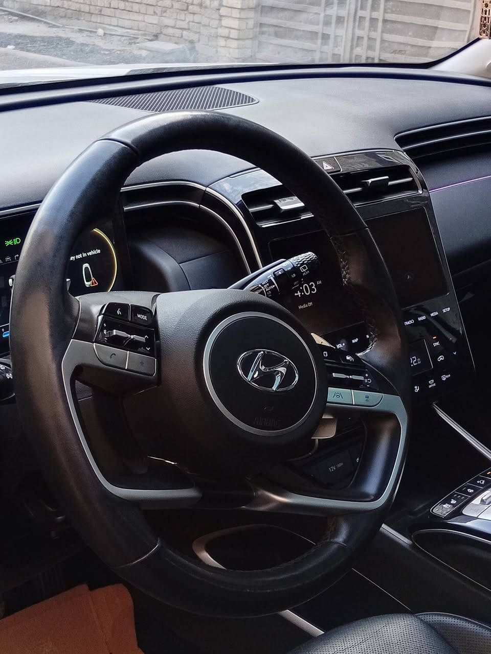 توسان 2024 لمتدد فول مواصفات 1/1 
ماشيه 24 فقط  سياره نضيفه جدا 
المواصفات ( بنوراما/ تشغيل عن بعد / تحريك سياره عن بعد 
جلد اسود / اوتو هولد / شاشه لمس سريع / حساسات و كامرات 360 درجه بكل سياره / 4 وضعيات قياده /صندوك كهرباء / كشنات كهرباء / كشنات تدفئه تبريد / ستيرن تدفئه تبريد ....الخ )
حادث سياره بدون ايرياك موضح بل صور بدون دواخل شاصي و لغد مكفول ٣ قطع صبغ فقط 
مكاني بغداد شعب
سعر 180
رقمي ***********
