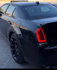 مطلوب • اسود • بني