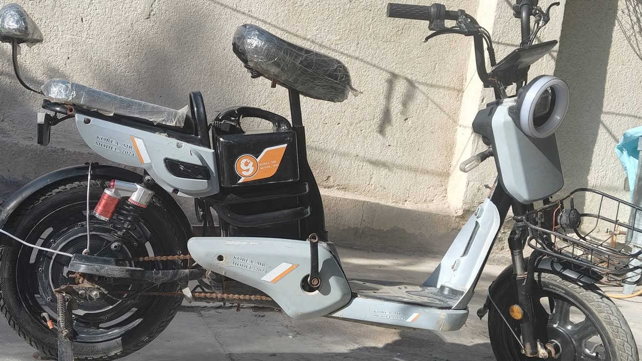 دراجة شحن نضيفه للبيع بسعر مناسب فقط بطاريات هابطه ***********
