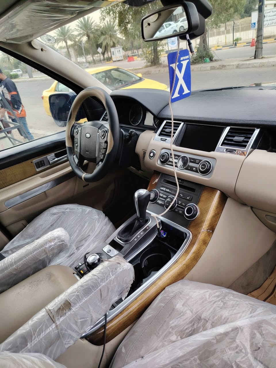 ⁉️ رانج روفر 
السلام عليكم
اريد مراوس 
‏رانج 2011 السيارة سبورت
‏مكينة عادي المرغوب
‏السيارة بيها شويه جراد بالبنيد 
‏تخم تاير جديد 
صدر جديد
تخم تاير جديد ويل جديد سبورت 
‏السيارة فول ‫1‏÷1‬
‏بصمة فتحت سقف 
‏ تحكمات استيرن 
‏كشنات كهرباء
‏ نظام ال  فورويل
‏جكات ⬆️⬇️
‏لايت زنون
‏ مالتها أصلي
‏السعر 160 وبيها مجال 
‏استفسار رقم الهاتف *********** 
‏مكان السيارة  بغداد 
رقم اربيل تحويل وكاله غرامات بشرط صاحب السنويه جيراني بغداد
