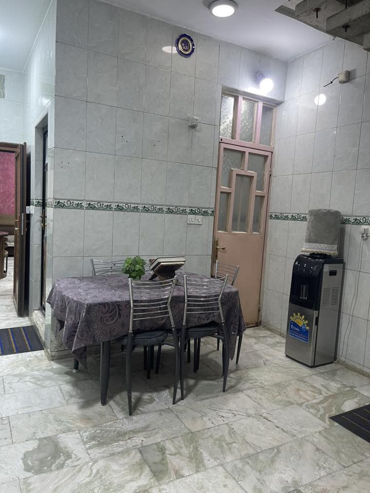للبيع دار 75م الواجهه 4اله ربع النزال 20 م
3 نوم واحده سويت 
📍مقابيل نادي النفط قرب كلية الامام الكاضم 
للإستفسار ***********
