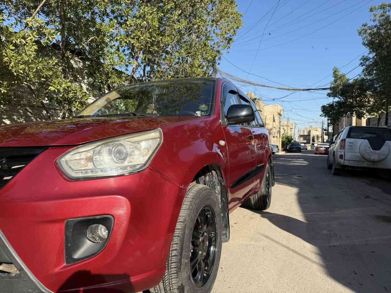 السلام عليكم 
تيگو 13 للبيع جاهزة للاستخدام 
المحرك بحالة ممتازة 
الكير بحالة ممتازة 
كلچ جديد 
حدادة صدر جديدة 
تخم تايرات جديد 
السيارة رقم بغداد الماني وسنوية بأسم ابن عمي وجاهز للتحويل في اي وقت 
الكشر نظافة 70 % بيها شوية شخوط بسيطة 
البنيد والجاملغ الايمن مصبوغ بدون حادث فقط بسبب الجراد 
القمارة جاردة ومغلفة فابلون 
نواقص السيارة 
تحتاج جامة امامية 
السلايد روف ينضح ماء يحتاج صيانة 
والصور امامكم 
السعر 55 ورقة وبيها شوية مجال بسيط 
***********
***********
السيارة موجودة في حي الامين
