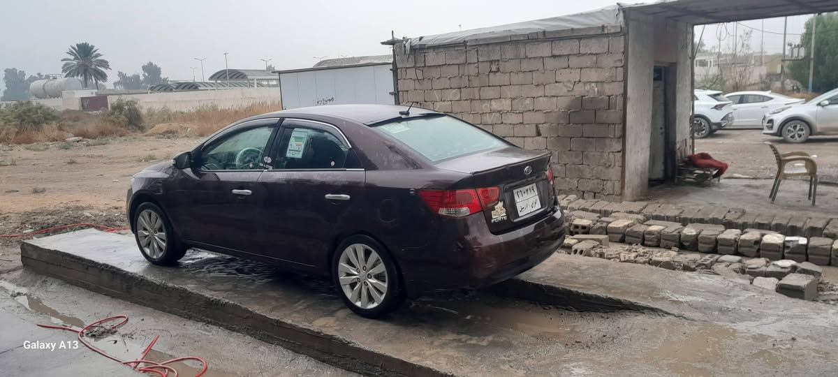 فورتي 2011 مكينه 200دوش كير محرك جدد بيه قطعتين صبغ بدون دواخل وجاهزه من كلشي مال جناي معروضه 
اريد مراوس بسوناته 8 او 9 لحد 10 
نضيفه 
لعنده ينزله او يتصل ***********
