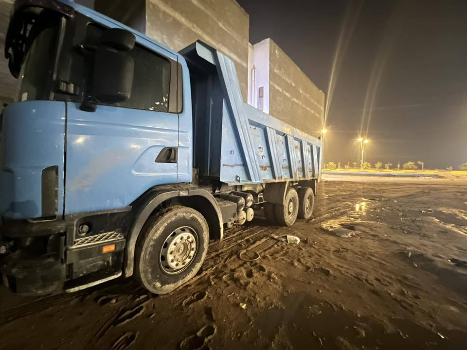 سكانيه موديل 2003 مكينه جديده وكير 4/4 بدون رقم مجموعه كتر 16 قماره حلوه ودواخل كلش نضيفه مكانيه البصره الهاتف ***********
