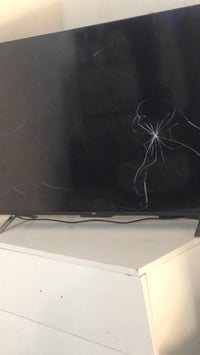 TCL43P755 • شاشة مكسورة • للقطع