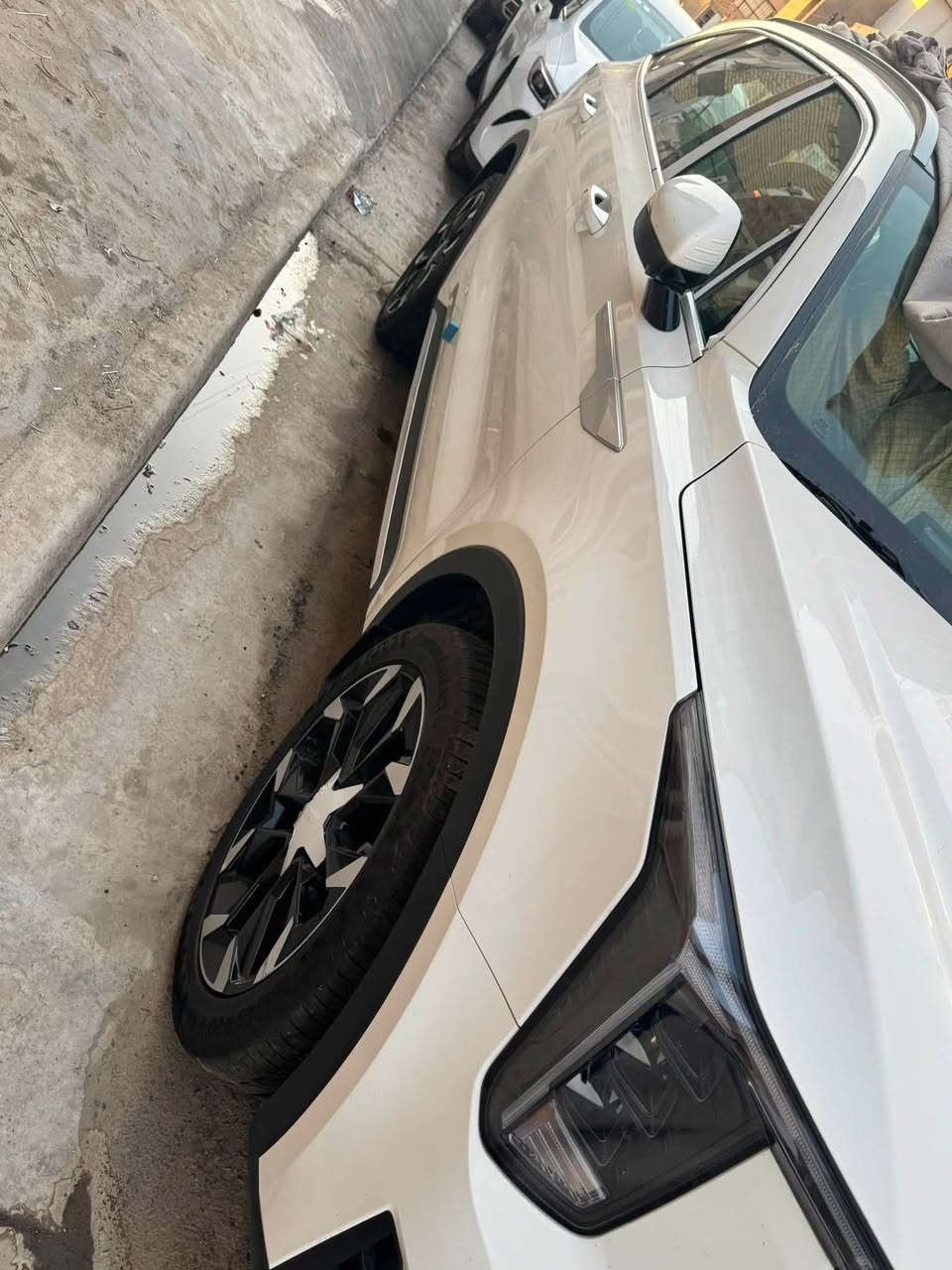 سلام عليكم سورنتو موديل 25خليجي للبيع
مكفوله من الصبغ والبارد ماشيه7الف زيرو 
موصفات معروفه 
مكينه6سلندر
ويل 20
بانورما 
دبل كامره 
داتشو
صندوك كهرباء 
كشنات كهرباء 
السياره بأسمي
رقم بغداد 
العنوان بغداد
الهاتف ***********
السعر325$

