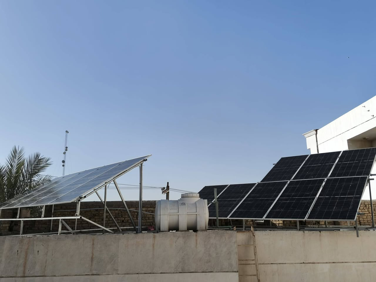 الانقطاع المستمر للتيار الكهربائي 
دلليل على أن الطاقه الشمسية هي أفضل حل اقتصادي وعملي 

منزل آخر يودع الانقطاع المستمر للتيار الكهربائي حيث تم 
تجهيز المنزل بمنظومة طاقه شمسية 30A ليلي نهاري 
بالاعتماد على
1-انفيرتر 12kw ip65 ماركه Deye ضمان 5 سنه
2-بطاريه 16kw ماركه بيسن كرين عدد 2 ضمان 5سنه
3- ألواح ماركه فيلادلفيا 620w ضمان 15سنه 

للحجز وإلاستفسار تواصل واتساب 
قسم الصيانة/***********
قسم المبيعات/***********
