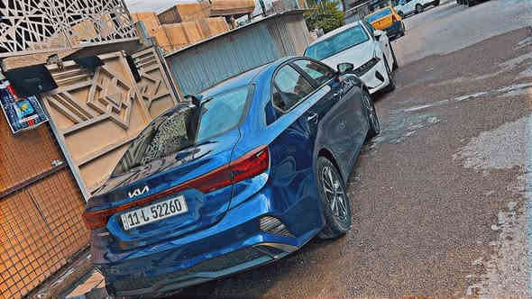 السلام عليكم 
كيا فورتي موديل ٢٠٢٣ وارد امريكي 

السيارة صور حادثها موجود 

مكينة ٢٠٠٠ دوش 

لون ازرك داخل اسود

ارضيات جلد كشنات مدوشمة 

تحم تايرات جديد

تحكم ستيرن 

شاشة

رادار

كاميرا خلفية

هواي بيها شغلات وهيه السيارة غنية عن التعريف

ماشية ٧٠ 

السيارة خير من الله واقتصادية 

الاتصال على الرقم ***********
