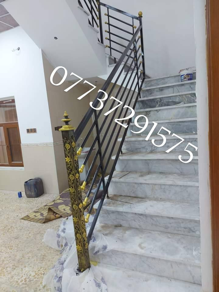 يا الله رمضان كريم على الجميع حدادت الخوين اسعارنه غير وحسب لطلب عمل البواب ولشبابيك ومحجرات درج ولدروجه لخارجيه  ولسقاف لكيسان ولسقاف لكيربي ولسندويج بنل ولمطابخ لحار وكل ما يخص لحداده للستفسار خاص او تتصل *********** يوجد حداد متجول لتصليح البواب المتاكله وتغير لديكور لشباك لقديم وتغير لكيلونات ولحيم لنرمايد وكل ما يخص لحداده
