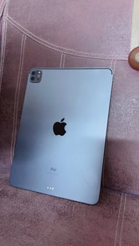 آيباد ١١ برو • لمس مفطور • بطارية بالسبعينات