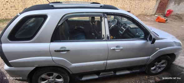 السلام عليكم 
 سبورتج 2010 بيها صبغ الباب وقبق بانزين وبعض الرصعات تحتاج بارد سياره تايرات جديدة كير مكينه وحداديه جيدة سعر 113عنوان ذي قار قضاء الفجر الاتصال رقم ***********
