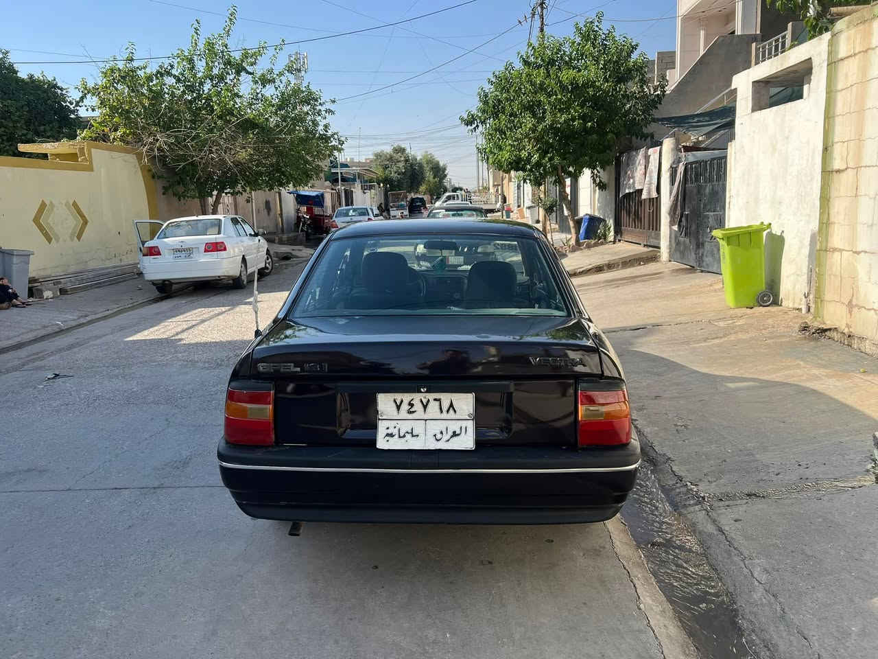أوبل فيكترا موديل 1992 
مكينه 18 كير و مكينه بةشةرت
جوار تايةي تازه 
وكالةي بة ناو خومانةويه
سنوي ساليكه بةسةر چون
نرخي 34 معامةله راقم تلفون ***********

