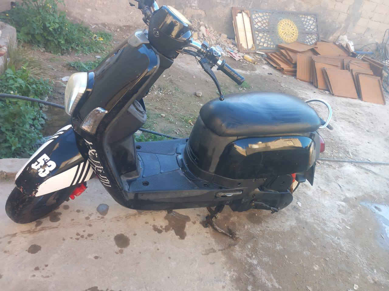 سلام عليكم دراجه بوليسي مكينه مزوده بوشه ٥٥ شلعته تخبل نضيفه السعر ٦٠٠ وبيه مجال مكان ناصريه مركز ***********
