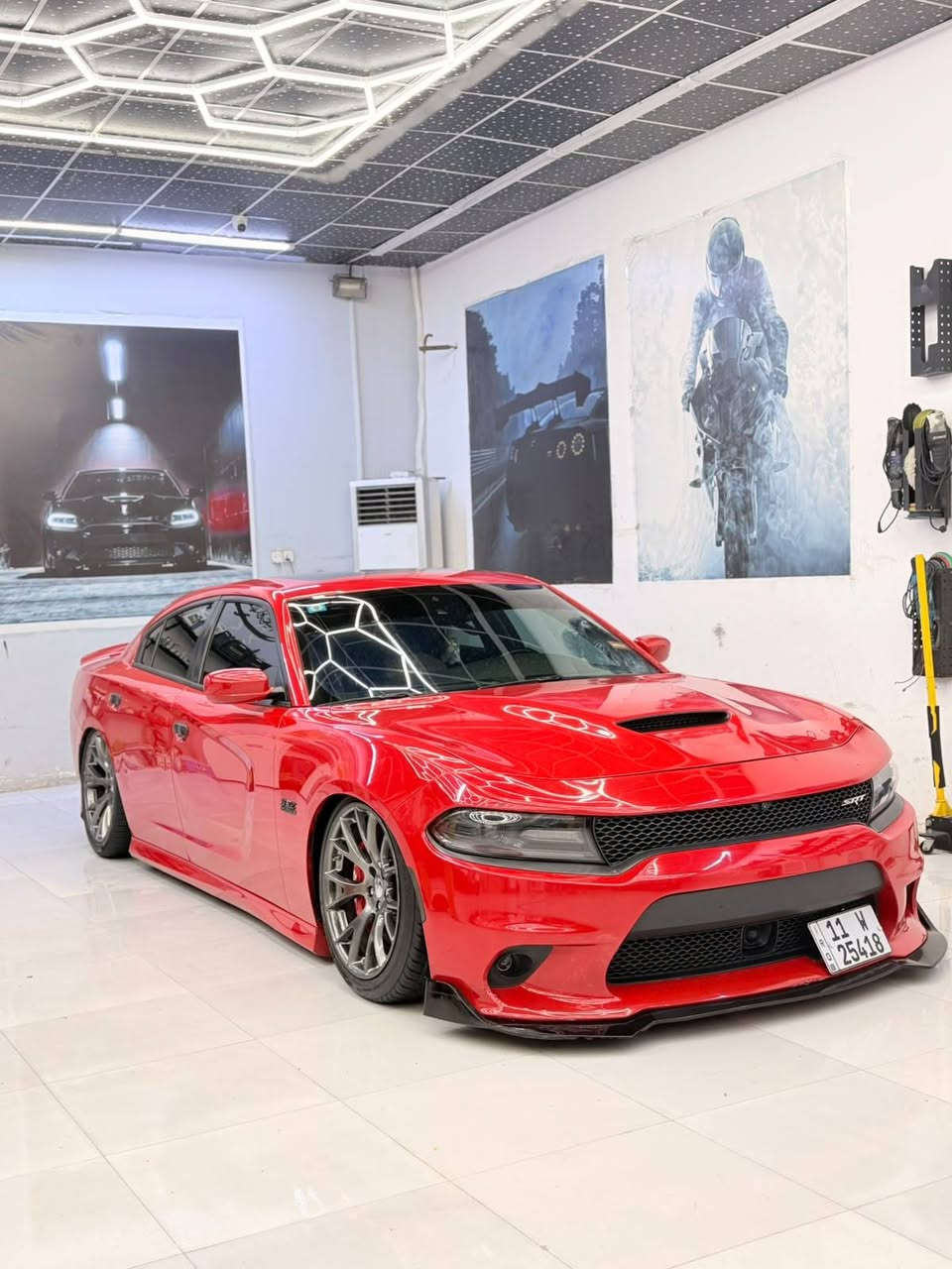 جارجر srt اصل 15 خليجي
 وكالة القلم رقم بغداد مشروع وطني
كفالة حتى الدعاميات من الفتح والصبغ فقط بارد بالباب
فول الفول 1/1
فتحة (سلايد)
رادار امامي
قطة عمياء رارد جانبي
دركة srt اصل
وباقي المواصفات معروفة للا srt
عليها نانو ppf كامل $1000
هدزر امريكان ريسنك $700
جكات Airbft اخر أصدار $2300
كزوز srt دبات سود
slp بطالة
داون بايب
KN شوتة
بلكات ريسنك
اويل كاج كان فيت بم ريسنك
ولف حماوة ميشميتو
عليها لد متغير
عدسات زرع
وعليها هواي اضافات
السياره ماشية 80 الف 
مراوس او بيع 

***********
ورجاءً الي م يعرف قيمة السيارة ويقدر المصروف عليها لايتصل
