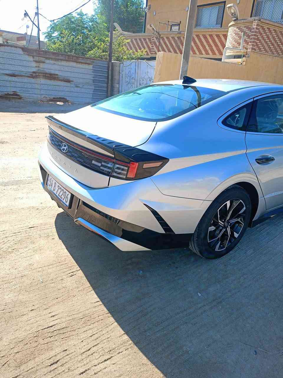 السلام عليكم
سوناتا موديل 24  سعر 180 فول عدا الفتحة الشكل الجديد SEL
سياره معربه بل كامل نضام خليجي
ماشية 17 الف كيلو لون سلفر 
بيها بنيد ومدكر السيارة  وتشوف بعينك كلش نظيفة جديدة .
المواصفات :
بصمة وتشغيل عن بعد 
تدفئة مقاعد 
قيادة ذاتية 
كشن كهربائي 
الكير 8 نمر 
السيارة حرة مرقم كامل جاهزة باسمي 
المكان : البصرة 
للاستفسار على الرقم ***********
