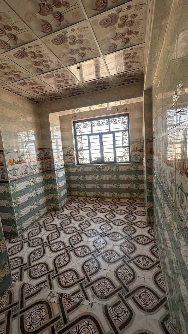 يوجد شقة للأيجار  تحتوي على 
غرفتين 
صاله
مطبخ
صحيات
للأستفسار على رقم التالي /***********

الرمادي زراعه مقابيل جامع عبدالعليم السعدي
