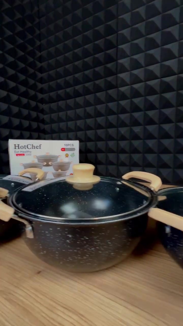 سيت قدور ماربل 5 قطع HotChef بأغطية زجاج حراري

الاستخدامات:

طهي الرز، المرق، الشوربات، واليخنات بمختلف أنواعها.

تحضير المعكرونة، السلق، وطهي الخضار واللحوم.

مناسب للاستخدام اليومي في المطبخ المنزلي.

مثالي للعائلات الصغيرة والمتوسطة.

يمكن استخدامه على مواقد الغاز التقليدية.

المميزات:

سيت مكون من 5 قدور بأحجام مختلفة:

18 + 20 + 22 + 24 + 26 سم.

طلاء داخلي وخارجي ماربل غير لاصق عالي الجودة.

خالي من مادة PFOA الضارة.

توزيع متساوي للحرارة لنتائج طهي أفضل.

أغطية زجاج حراري مقاومة للحرارة مع فتحة بخار.

مقابض جانبية عازلة للحرارة بتصميم مريح وآمن.

سطح مقاوم للالتصاق وسهل التنظيف.

مناسب للغسل اليدوي وغسالة الصحون.

لون أسود مرقط بتصميم أنيق وعصري.

محتويات الصندوق:

5 قدور بأحجام مختلفة (18 – 20 – 22 – 24 – 26 سم).

5 أغطية زجاج حراري.

الملاحظات:

غير مناسب للاستخدام على مواقد الحث (Induction).

لا يُستخدم داخل المايكروويف.

يفضل استخدام أدوات خشبية أو سيليكون للحفاظ على الطلاء.

بلد المنشأ: الصين.

قياس الكارتون:

- طول 27 سم
- عرض 27 سم
- ارتفاع 20 سم
ملاحظه//الكميه محدوده


**إذا كنت صاحب هذا الإعلان وتريد حذفه لأي سبب، رجاءا أرسل رسالة إلى الدعم الفني**