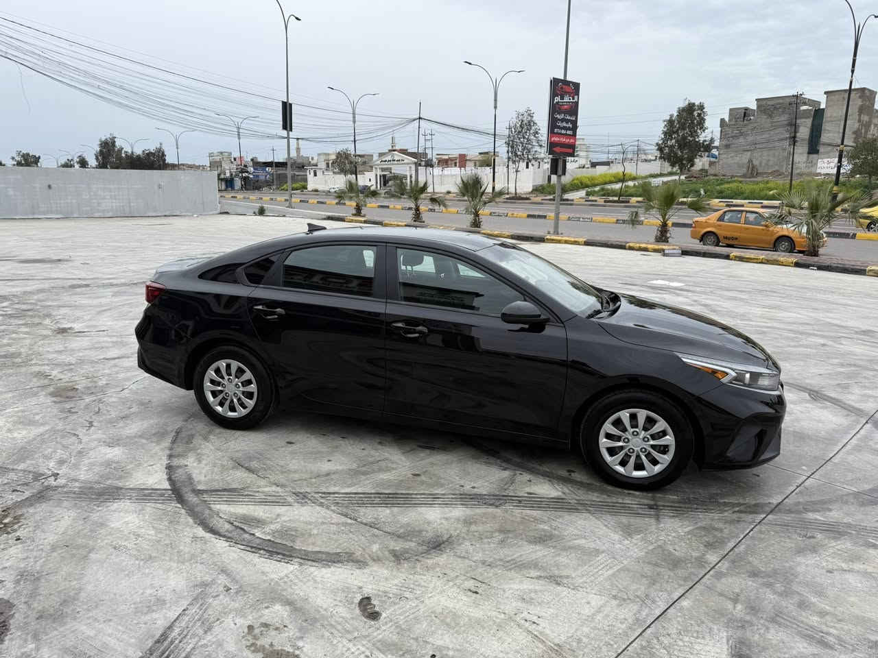 سلام عليكم
فورتي موديل 2022
مرقم اربيل 
موصفات 
شاشة 
مانع انزلاق 
توقف ذاتي 
قيادة الي 
تحديد مسار 
انظمة قيادة سبورت عادي eco
الضرر جاملغ وباب صبغ 
بدون ايرباك بدون دواخل 
شواصي لغد كلها شرط
ضرر مرفق بالمنشور
السعر 135 
تحويل وكالة بشرط 
للاتصال
 ***********محمول
 *********** واتساب  
عنوان الموصل
