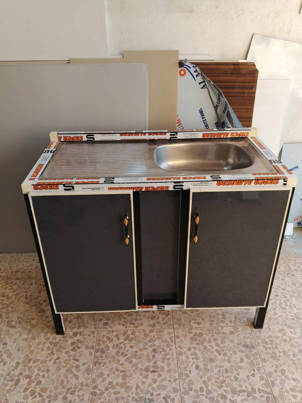 متاح سنك ستيل تفصال جديد  قياس متر  حوض اصلي باله  
السعر 85 قفل العنوان الزبير البراحه شارع الدروازه مجاور صيدليه الدروازه 
*********** 
***********وتساب الزبير, البصرة
