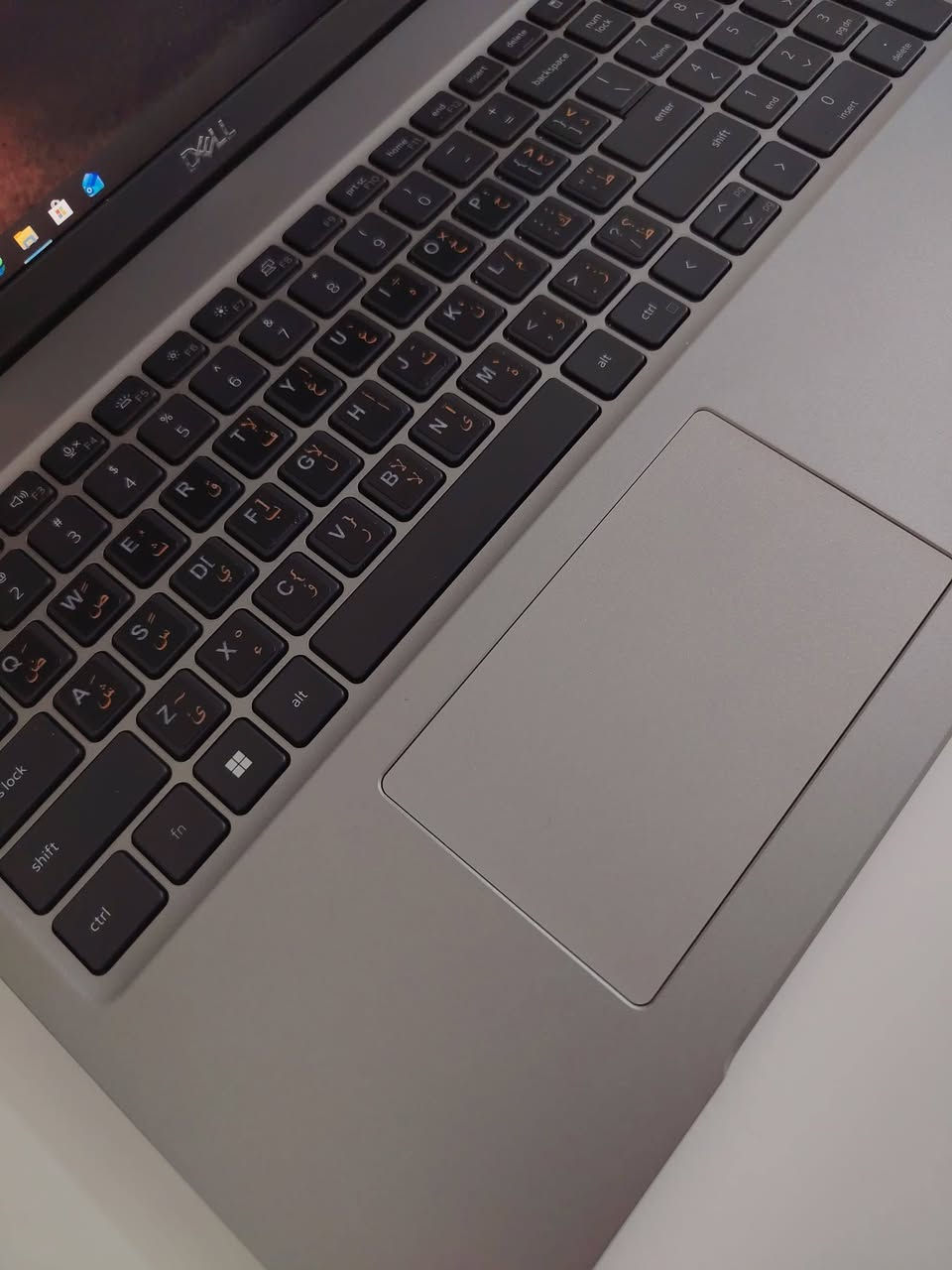🔥 Dell Latitude 5531 الوحش العملي والأداء العالي 🔥

✅ المعالج : i7-12800H جيل 12
✅ عدد الأنوية : 20 CPUs
✅ الرام : 16GB DDR5 4800 (قطعتين)
✅ التخزين : SSD NVMe SK hynix
✅ بيه قطعتين هارد والمجموع 512GB

🎮 كرت شاشة Intel Iris Xe 8GB
🎮 كرت شاشة NVIDIA GeForce MX550 2GB

🖥 شاشة FHD واضحة ونقية
⌨️ كيبورد ستيكر ضوئي عربي إنكليزي
🔋 بطارية جديدة اكسلنت تقره 100%
✨ الجهاز نظيف جداً ونفس الصور تماماً
💯 الهدايا والملحقات(شاحن اصلي+ماوس+حقيبة+ماوس باد) 

💻 مناسب للشغل، التصميم، الدراسة، والمونتاج الخفيف والمتوسط

💰 السعر : 610 ألف فقط

📍 مكتب المهداوي لتجارة اللابتوبات المستخدمة
🚚 توصيل لكل المحافظات
🛡 ضمان حقيقي 30 يوم
⭐للطلب على رقم الهاتف *********** او مراسلتنا على الصفحة
