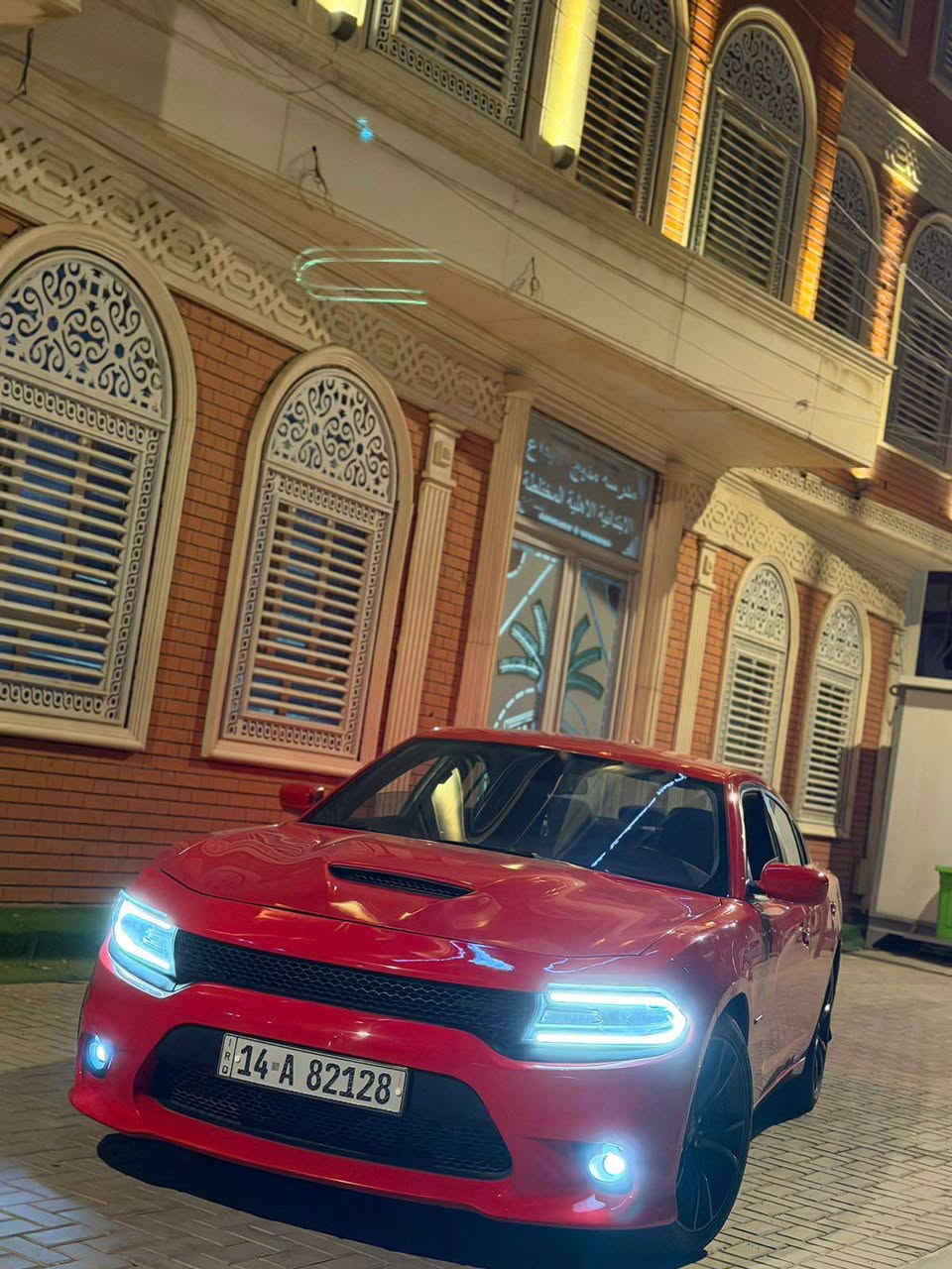 السلام عليكم 
دوج جارجر هيمي كندي لون احمر طماطي مميز  موديل 2017  اصل رقم بصرة تحويل بسمنه 
السيارة فول عدا الفتحة 
حادث السيارة طرف البنيد والجاملغ بدون لغود وشواصي 
السيارة مبرمجها يم مصطفى ايكل 
عليها صوت كلش حلو 
ويلكب ب ٥٠٠ دولار 
شوته وهدرز 
تخم تاير جديد 
تبريد ثلج 
دبل فان رياضي 
خصم الكلام السيارة مصروف عليها هواي 
سعرها ١٧٩ ورقها بيها مجال 
وماكو بهيج سعر  
مكان بصرة ياسين خريبط
رقم الهاتف *********** البصرة, العراق
