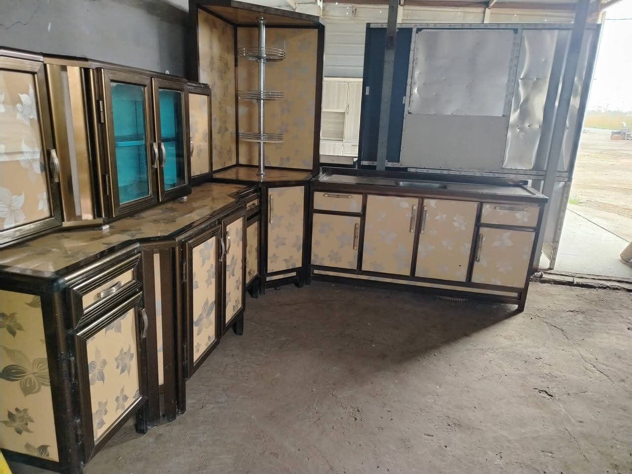 كاونتر المنيوم نضيف وسعره خاص او واتساب ***********
