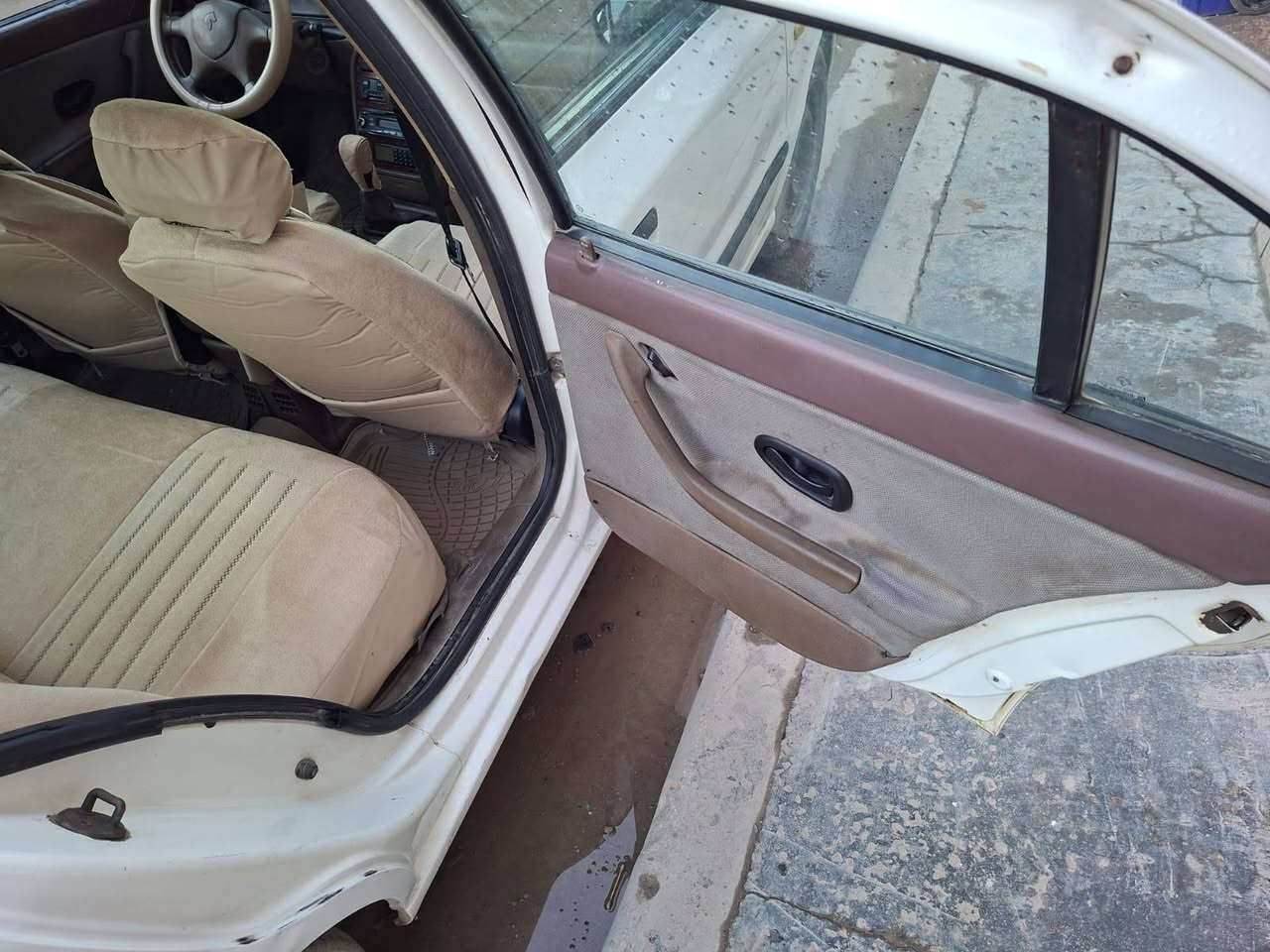 سلام عليكم سمند 2011 للبيع سياره جاهزه بيها قطع صبغ ومكينه بيها تبخير بصيط تبريد تدفئه دوشمه حداديه تخم تاير سياره حلوه ورقم بغداد بسمي وسعرها 38 ورقه مجال جدا بصيط للاستفسار اتصل ***********
