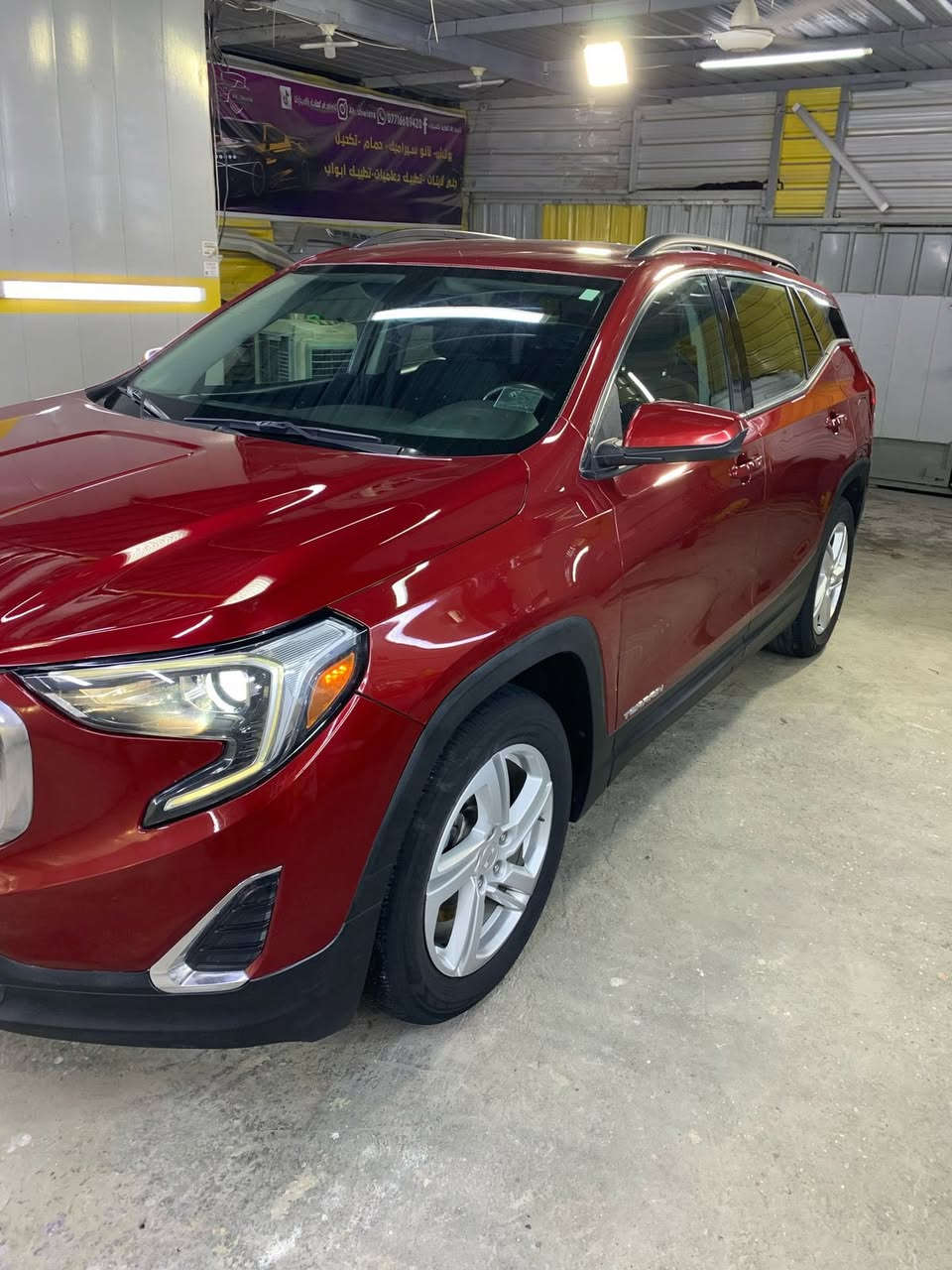 جمسي تيران ٢٠١٩ SLE 
رقم واسط بأسمي 
محرك ٢٠٠٠ تيربو 
العداد ١٣٠ الف كيلو 
خمس بصمات
صندوق كهرباء 
كشن السائق كهرباء
كشنات مخمل تدفئة 
تبريد خلفي امامي
السعر ١٤٠
بيها صبغ فقط بدون تبديل والحادث موضح بلصور
مكان السيارة بغداد مجمع بسماية ( *********** )
