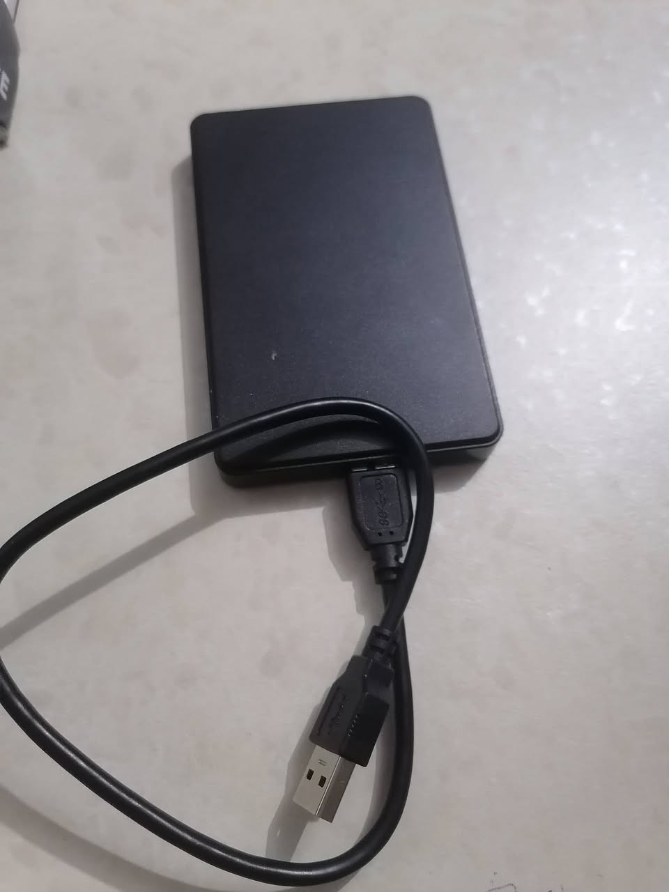 هارد 1تيره 
يرهم خارجي محمول يرهم  داخلي هذا المنتج هو قرص صلب ميكانيكي خارجي (External Mechanical Hard Drive).
إليك أهم مواصفاته:
السعة: 1 تيرابايت (1TB)
الحجم: 2.5 بوصة
واجهة التوصيل: SATA
الجهد الكهربي المدخل: 5 فولت تيار مستمر (DC-5V)
التيار المدخل: 0.5 - 1 أمبير


**إذا كنت صاحب هذا الإعلان وتريد حذفه لأي سبب، رجاءا أرسل رسالة إلى الدعم الفني**